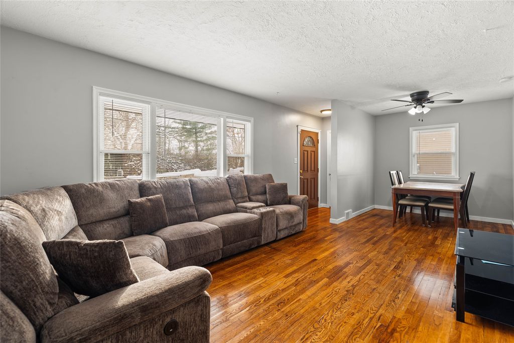 6513 Center Street, Windsor Heights, IA 50324