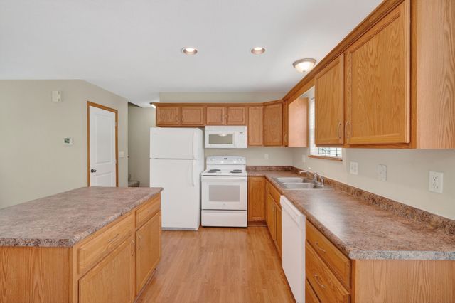 15218 Greenbelt Drive, Urbandale, IA 50323
