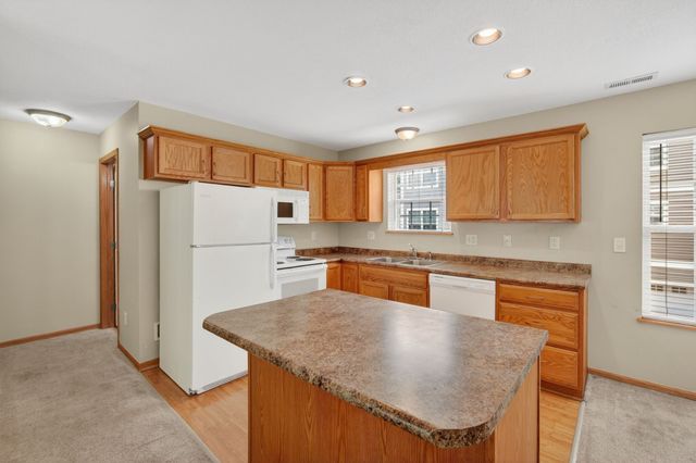 15218 Greenbelt Drive, Urbandale, IA 50323