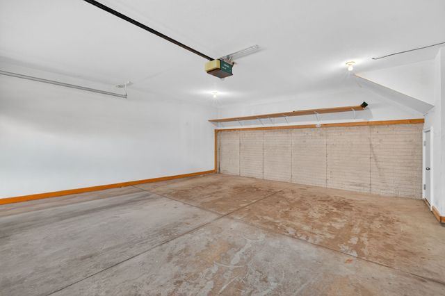 15218 Greenbelt Drive, Urbandale, IA 50323