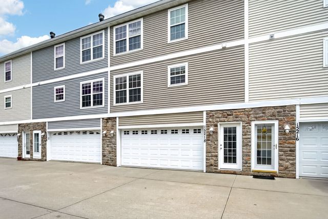 15218 Greenbelt Drive, Urbandale, IA 50323
