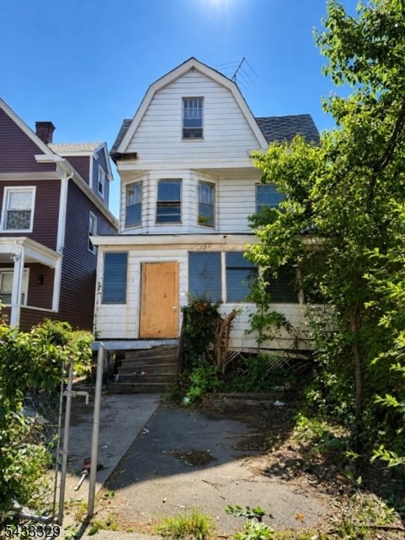 4 N 20Th St, East Orange City, NJ 07017