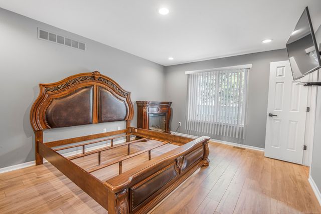 21895 Preserve Court, Macomb Twp, MI 48042
