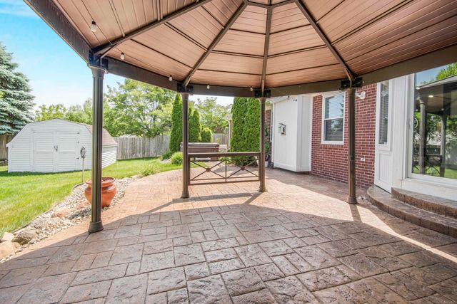 21895 Preserve Court, Macomb Twp, MI 48042