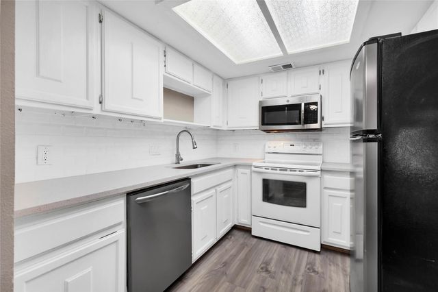 3607 Las Colinas DR B, Austin, TX 78731