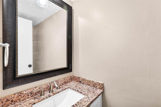 3607 Las Colinas DR B, Austin, TX 78731