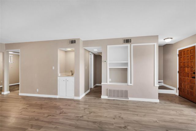 3607 Las Colinas DR B, Austin, TX 78731