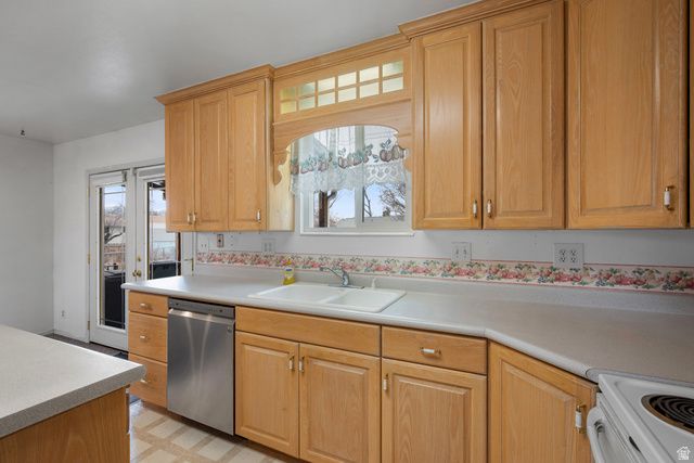 4064 W AQUARIUS CIR, Salt Lake City, UT 84118