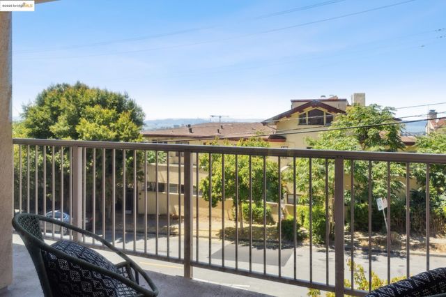 2 Panoramic Way 105, Berkeley, CA 94704