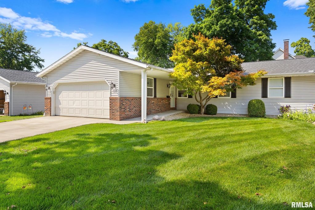 840 N MAIN Street, Washington, IL 61571