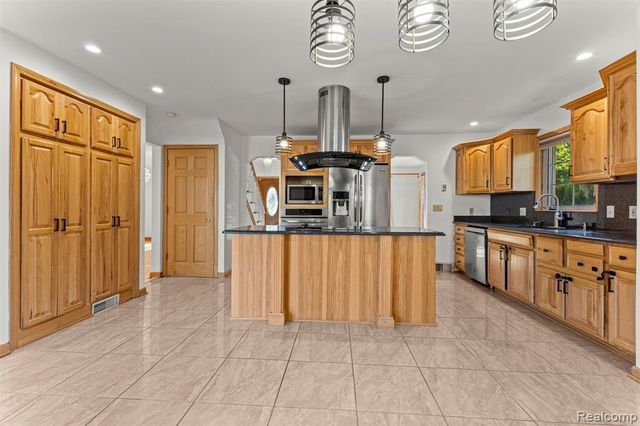 411 S Lafayette Street, Dearborn, MI 48124