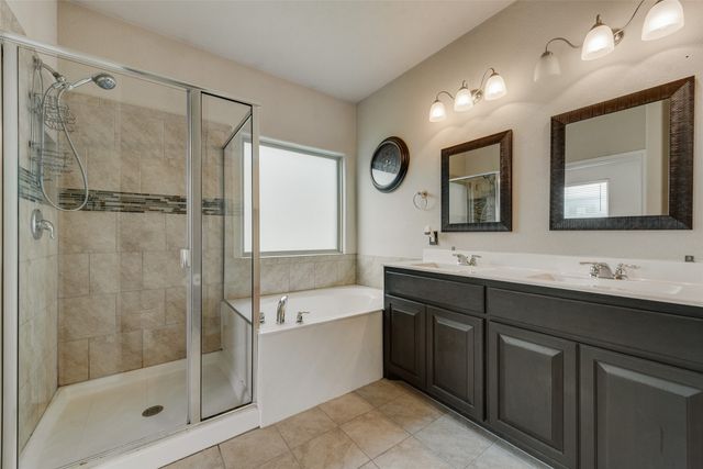 1733 Falling Star Drive, Fort Worth, TX 76052