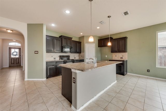 1733 Falling Star Drive, Fort Worth, TX 76052