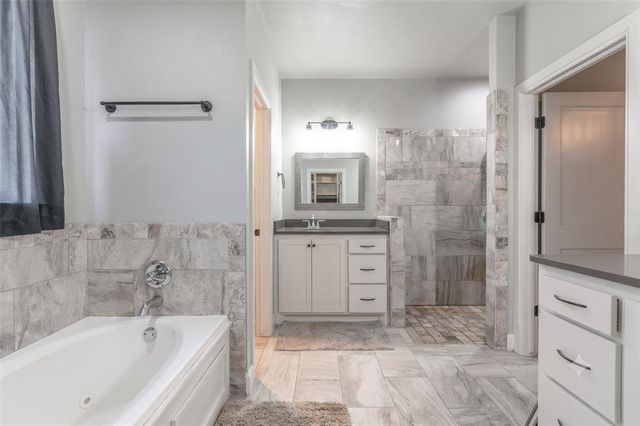 11216 SW 42nd Court, Mustang, OK 73064