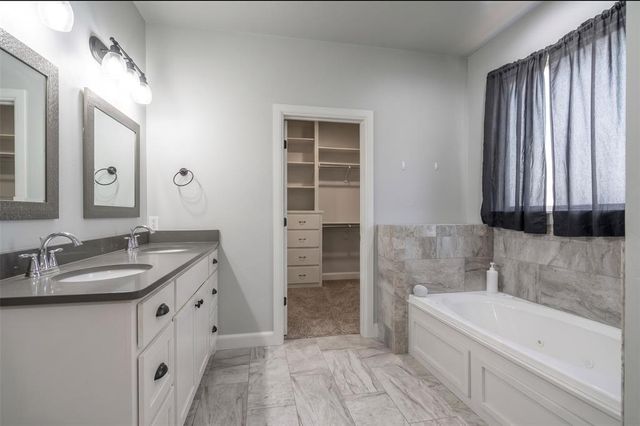 11216 SW 42nd Court, Mustang, OK 73064