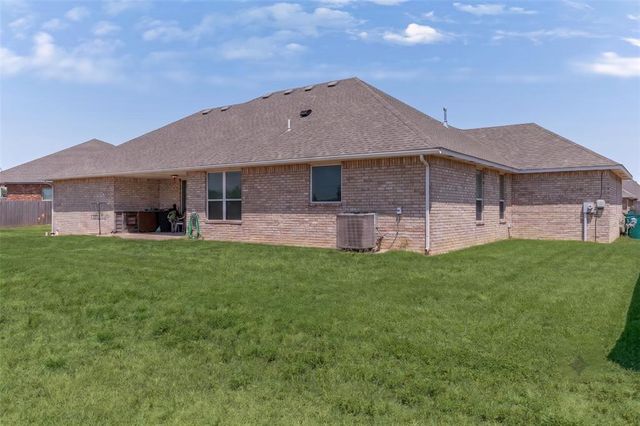 11216 SW 42nd Court, Mustang, OK 73064