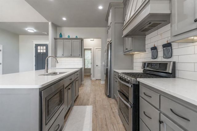 11216 SW 42nd Court, Mustang, OK 73064