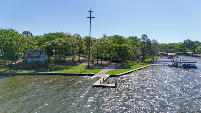 111 Daniel Drive, Mabank, TX 75156