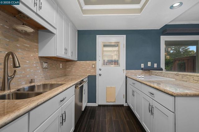 61 Fountainhead Ct, Martinez, CA 94553