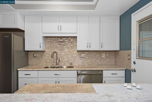 61 Fountainhead Ct, Martinez, CA 94553