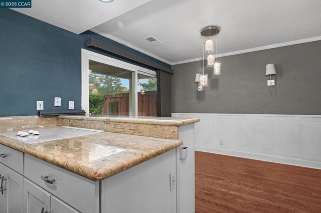 61 Fountainhead Ct, Martinez, CA 94553