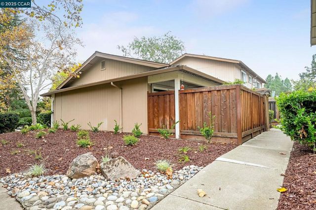 61 Fountainhead Ct, Martinez, CA 94553