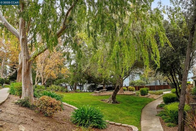 61 Fountainhead Ct, Martinez, CA 94553