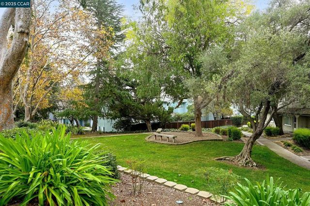 61 Fountainhead Ct, Martinez, CA 94553