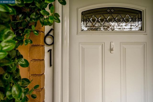 61 Fountainhead Ct, Martinez, CA 94553