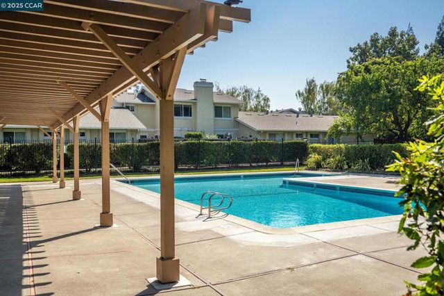 61 Fountainhead Ct, Martinez, CA 94553