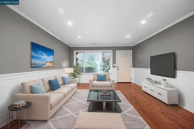 61 Fountainhead Ct, Martinez, CA 94553