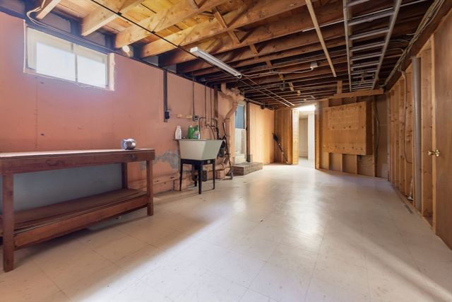 15 Carol Ann Rd, Peabody, MA 01960