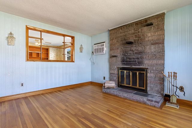 15 Carol Ann Rd, Peabody, MA 01960