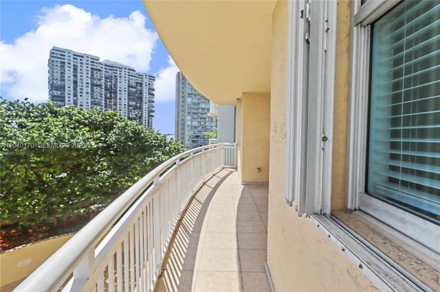 2475 Brickell Ave 704, Miami, FL 33129
