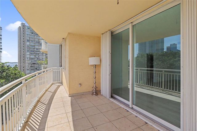 2475 Brickell Ave 704, Miami, FL 33129