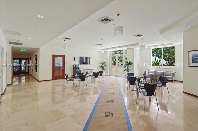 2475 Brickell Ave 704, Miami, FL 33129