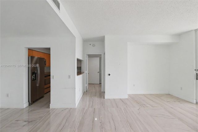 2475 Brickell Ave 704, Miami, FL 33129