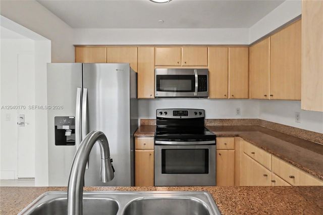 2475 Brickell Ave 704, Miami, FL 33129