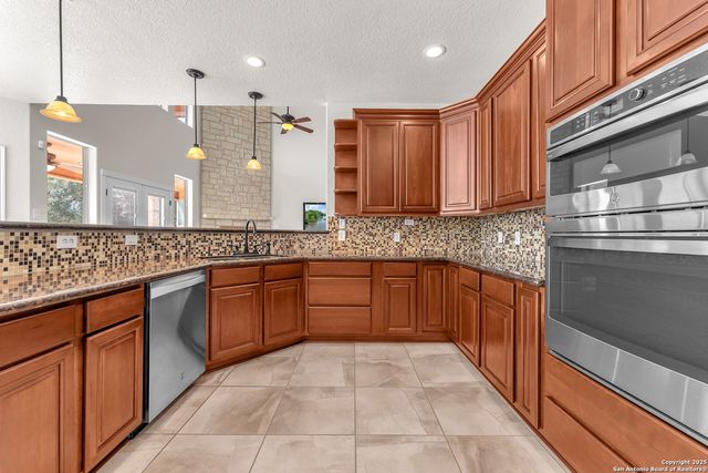 732 Pr 1712, Mico, TX 78056