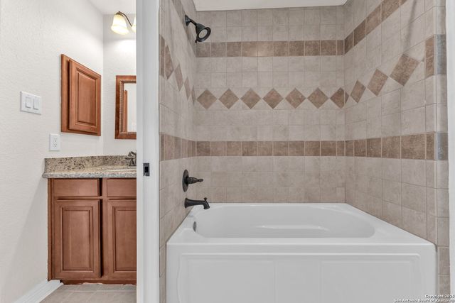 732 Pr 1712, Mico, TX 78056