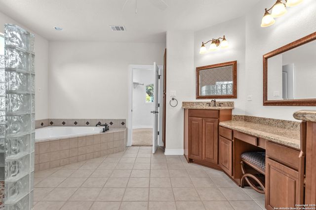 732 Pr 1712, Mico, TX 78056