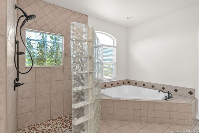 732 Pr 1712, Mico, TX 78056