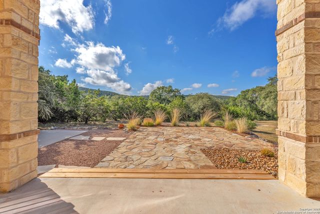 732 Pr 1712, Mico, TX 78056