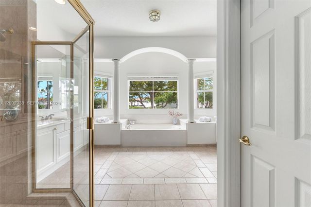 6914 NW 113th Pl, Doral, FL 33178