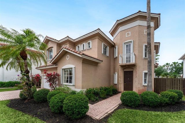 6914 NW 113th Pl, Doral, FL 33178