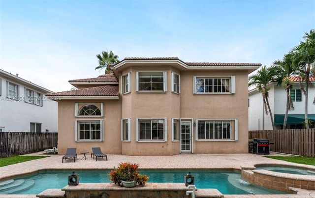 6914 NW 113th Pl, Doral, FL 33178