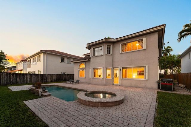 6914 NW 113th Pl, Doral, FL 33178