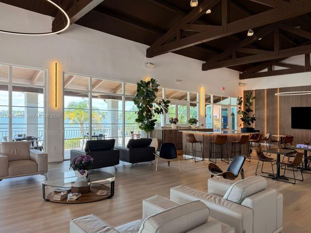 6914 NW 113th Pl, Doral, FL 33178