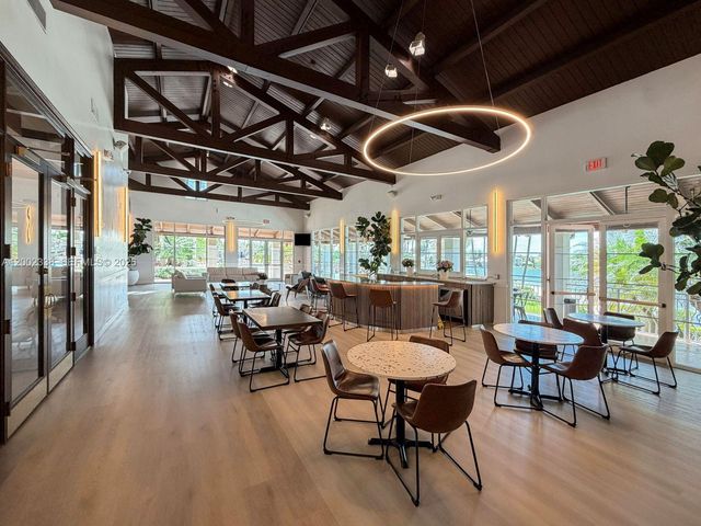 6914 NW 113th Pl, Doral, FL 33178