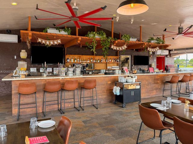 6914 NW 113th Pl, Doral, FL 33178